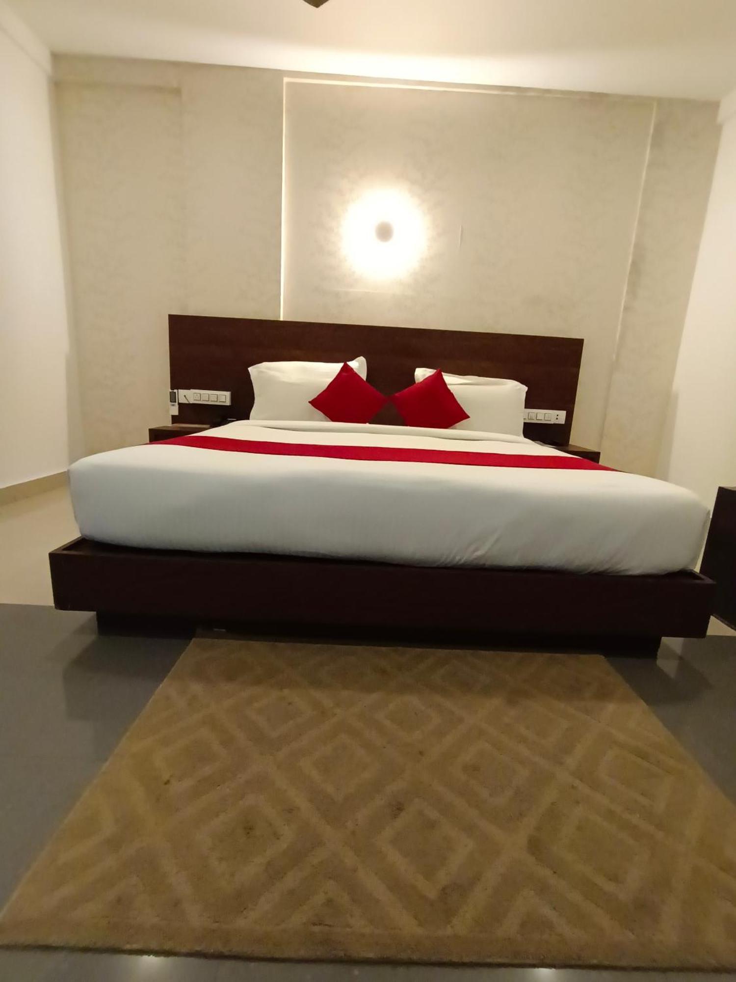 Hotel Wilton Sultan Bathery Esterno foto