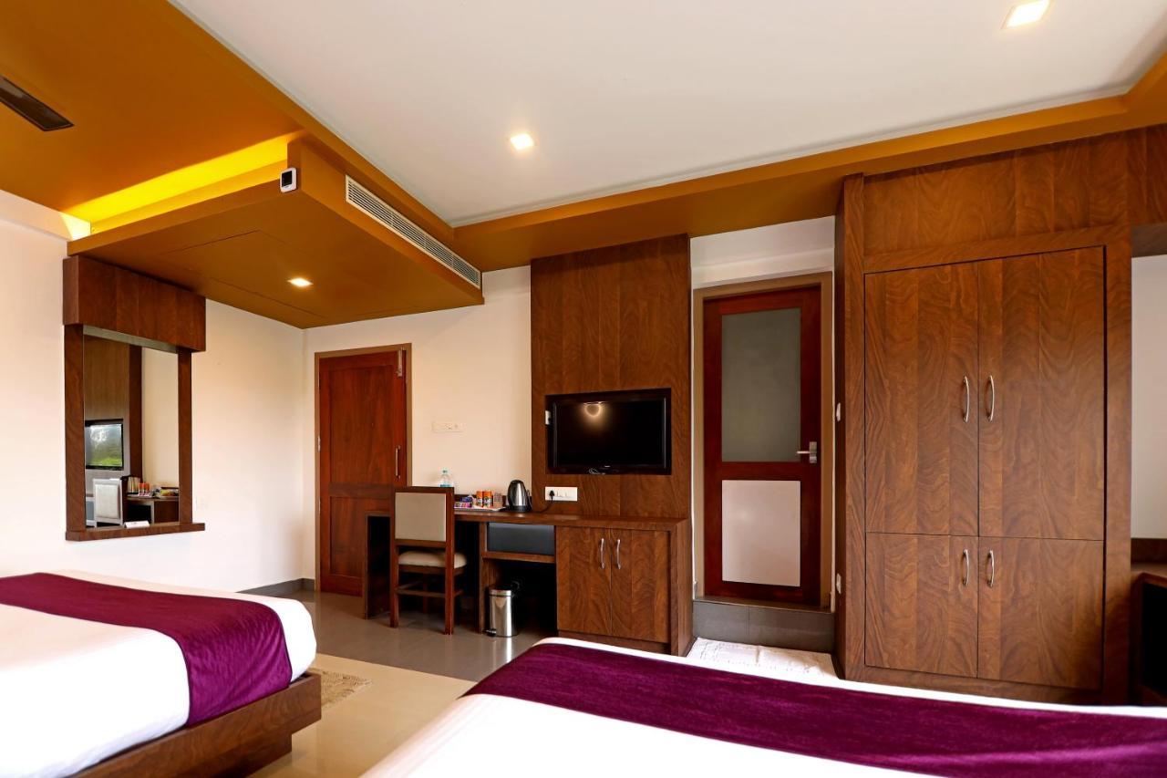 Hotel Wilton Sultan Bathery Esterno foto