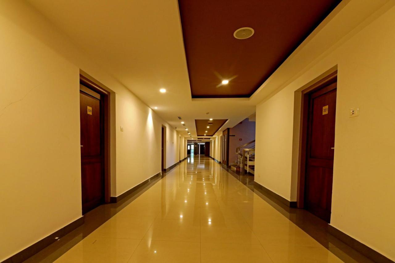 Hotel Wilton Sultan Bathery Esterno foto