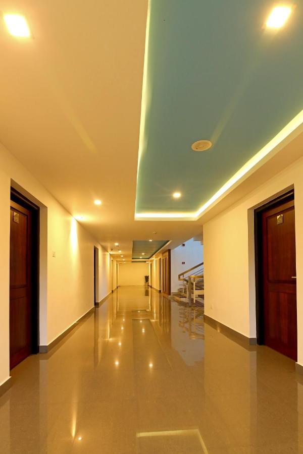 Hotel Wilton Sultan Bathery Esterno foto